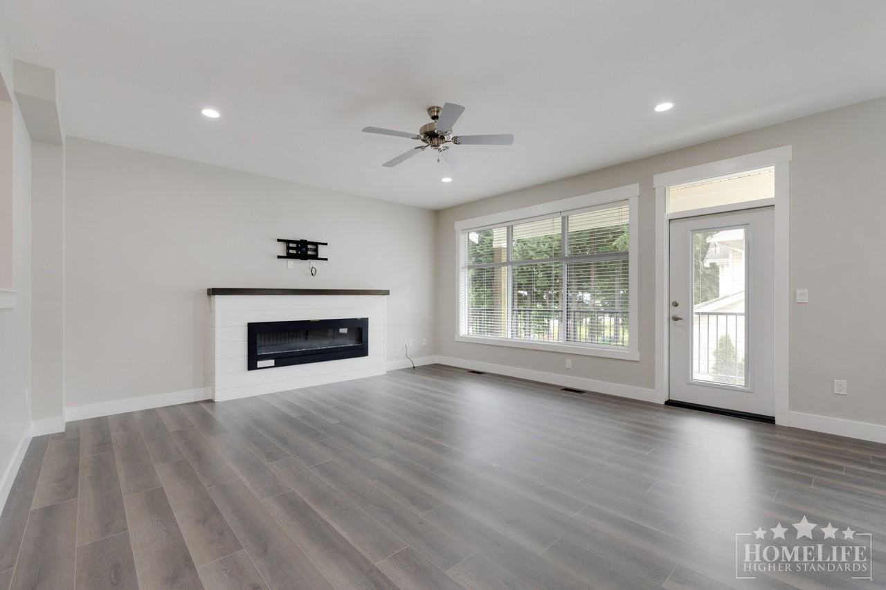 386 Pine Ave - Photo 2 of 20