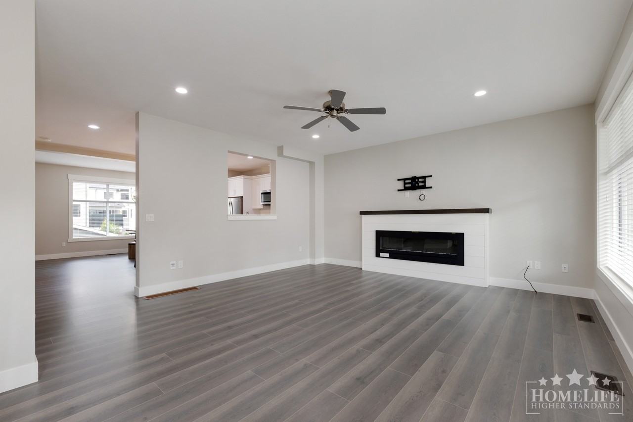 386 Pine Ave - Photo 4 of 20