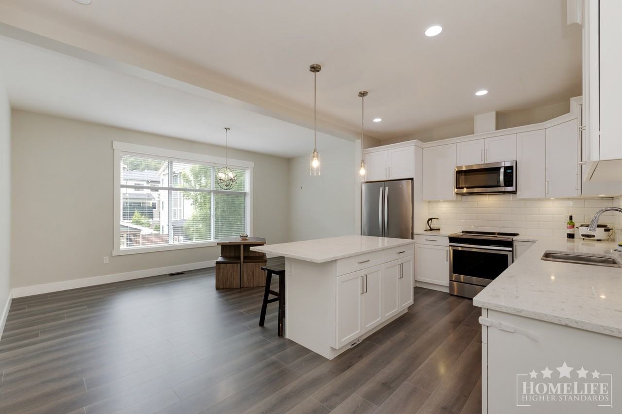 386 Pine Ave - Photo 5 of 20