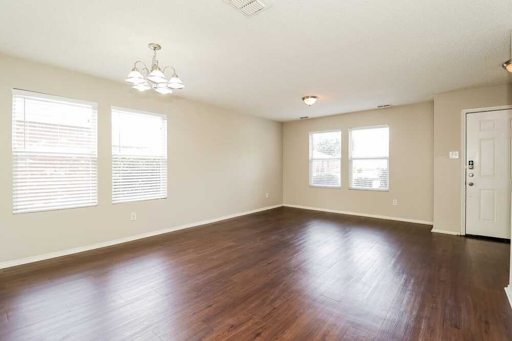 8737 Hunters Point Way - Photo 4 of 17