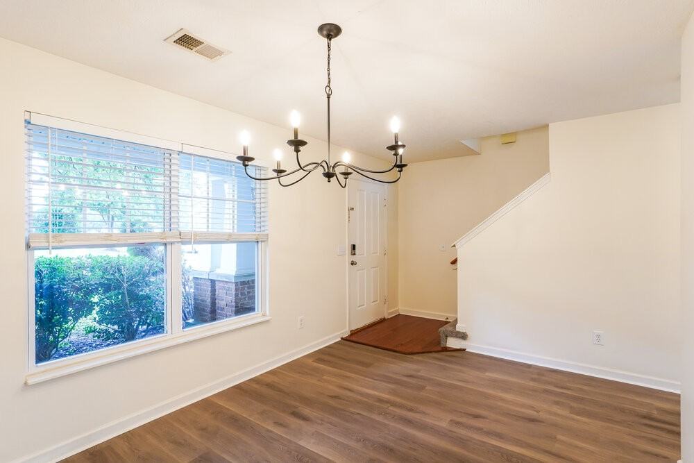 4565 Hawthorn Dr - Photo 6 of 17