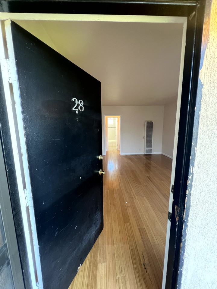 2637 Centinela Ave - Photo 6 of 15