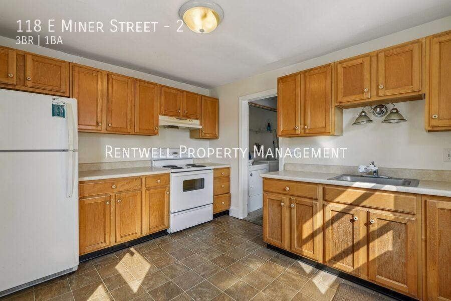 118 E Miner St #2 - Photo 3 of 24