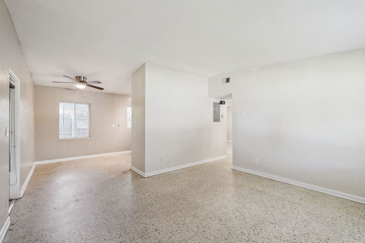 1416 Beatrice Dr - Photo 3 of 9