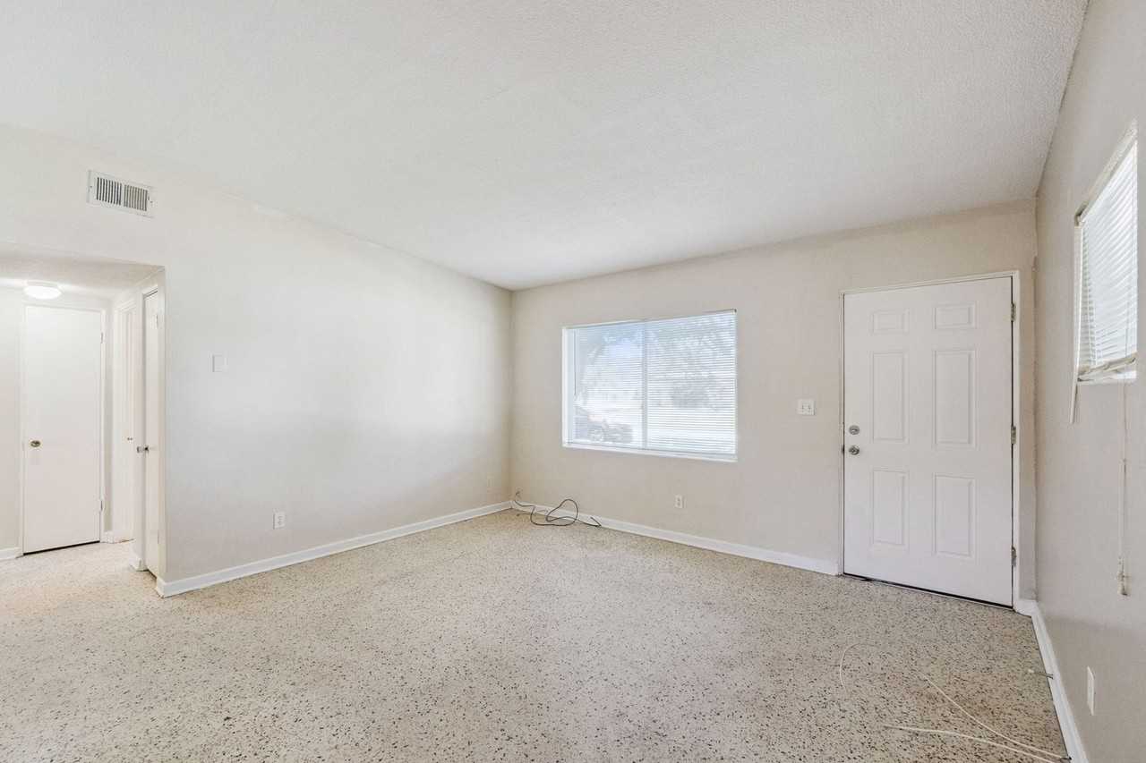 1416 Beatrice Dr - Photo 4 of 9