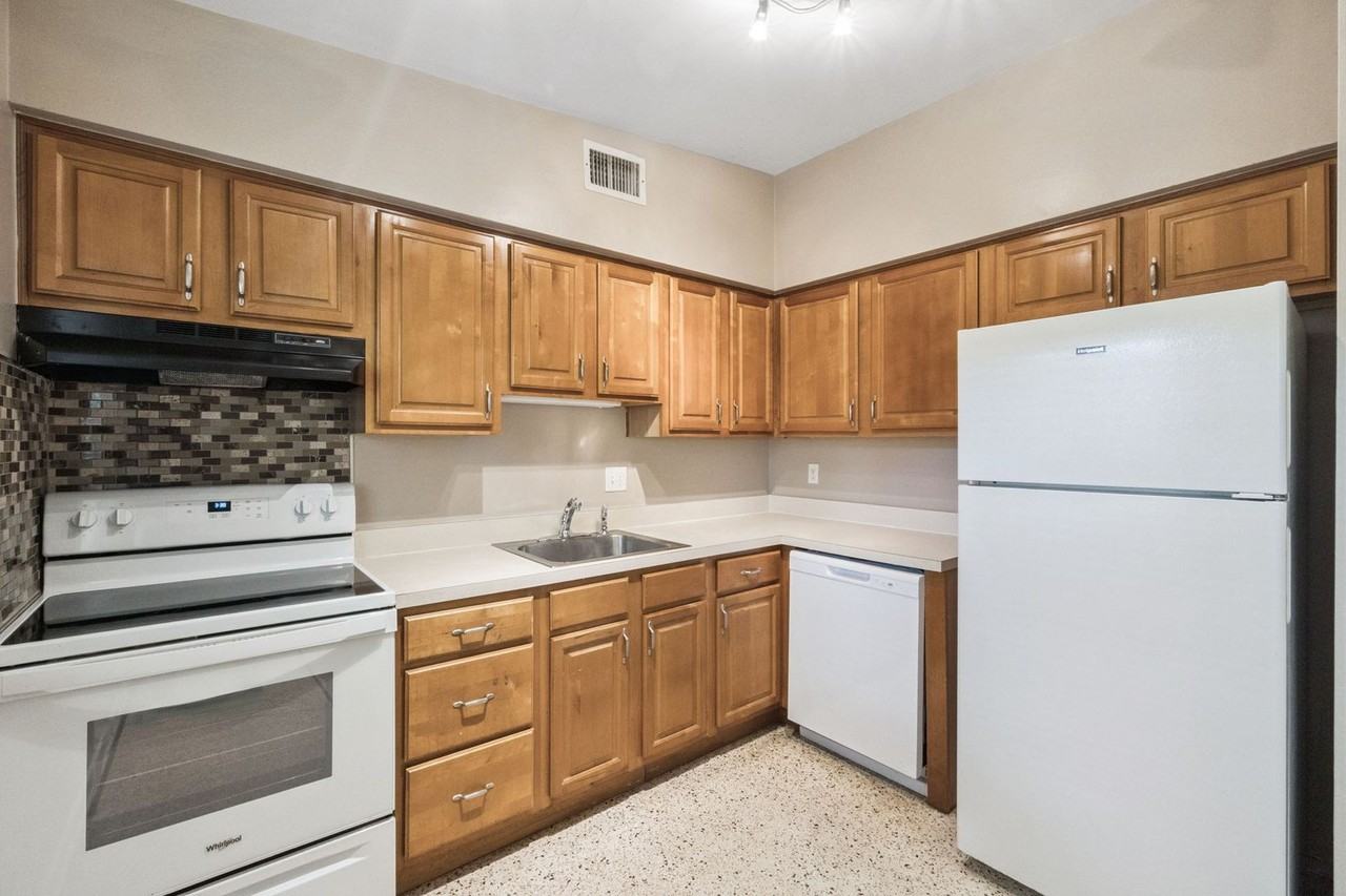 1416 Beatrice Dr - Photo 6 of 9