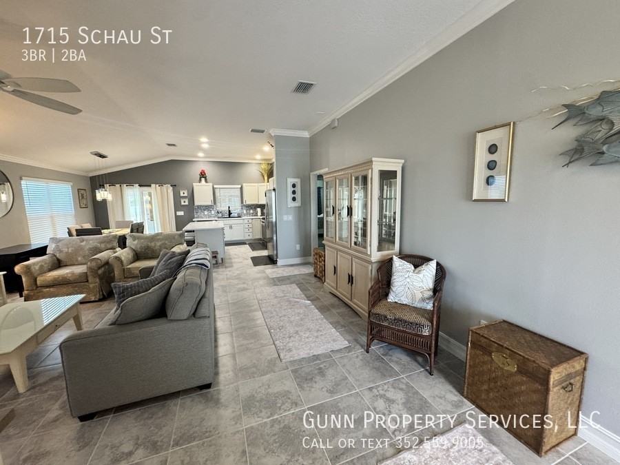 1715 Schau St - Photo 3 of 24