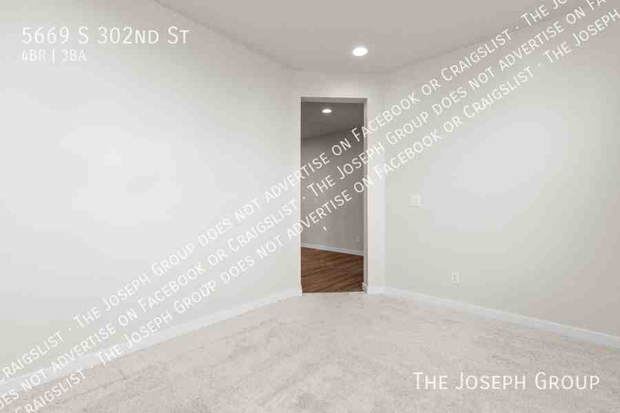 5669 S 302nd St - Photo 5 of 41