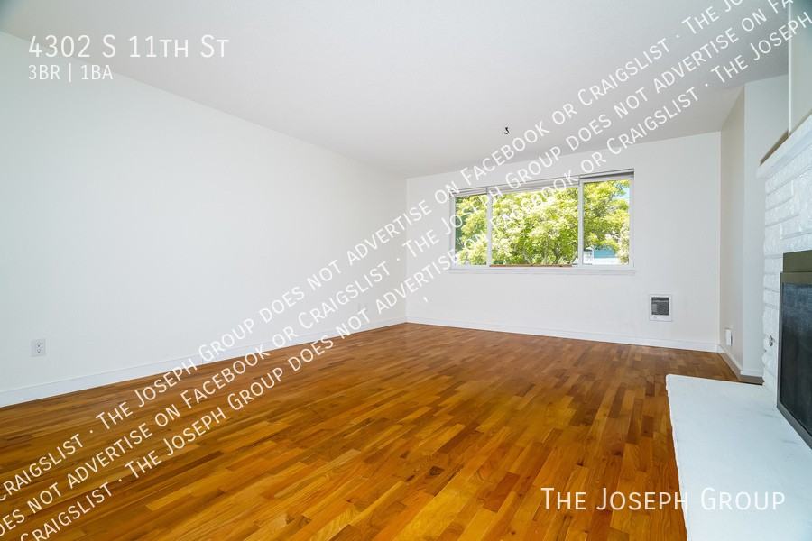 4302 S 11th St - Photo 5 of 22