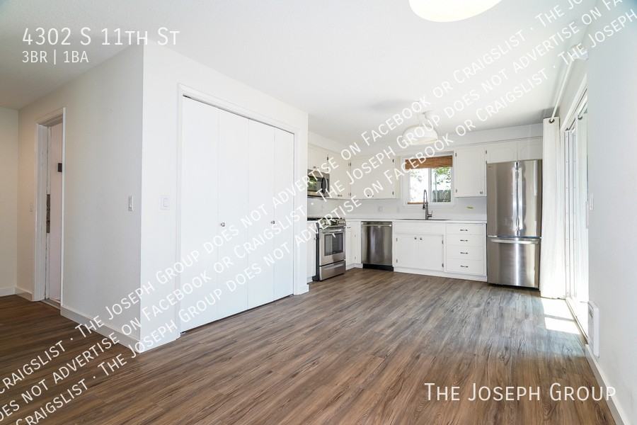 4302 S 11th St - Photo 6 of 22