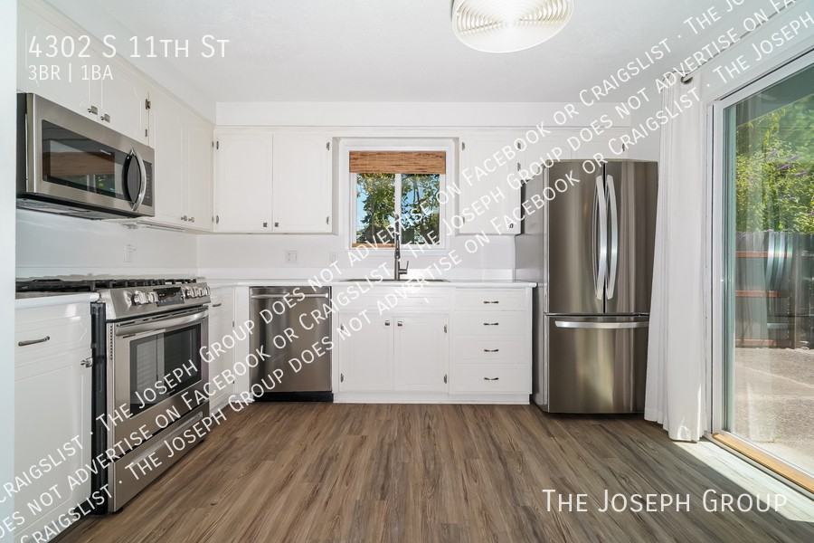 4302 S 11th St - Photo 7 of 22