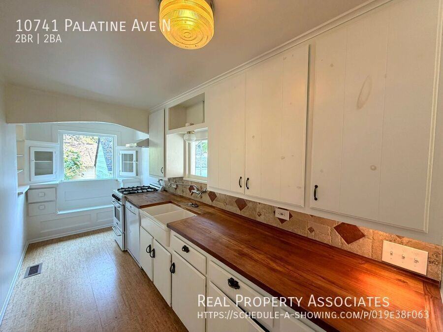 10741 Palatine Ave N - Photo 4 of 14
