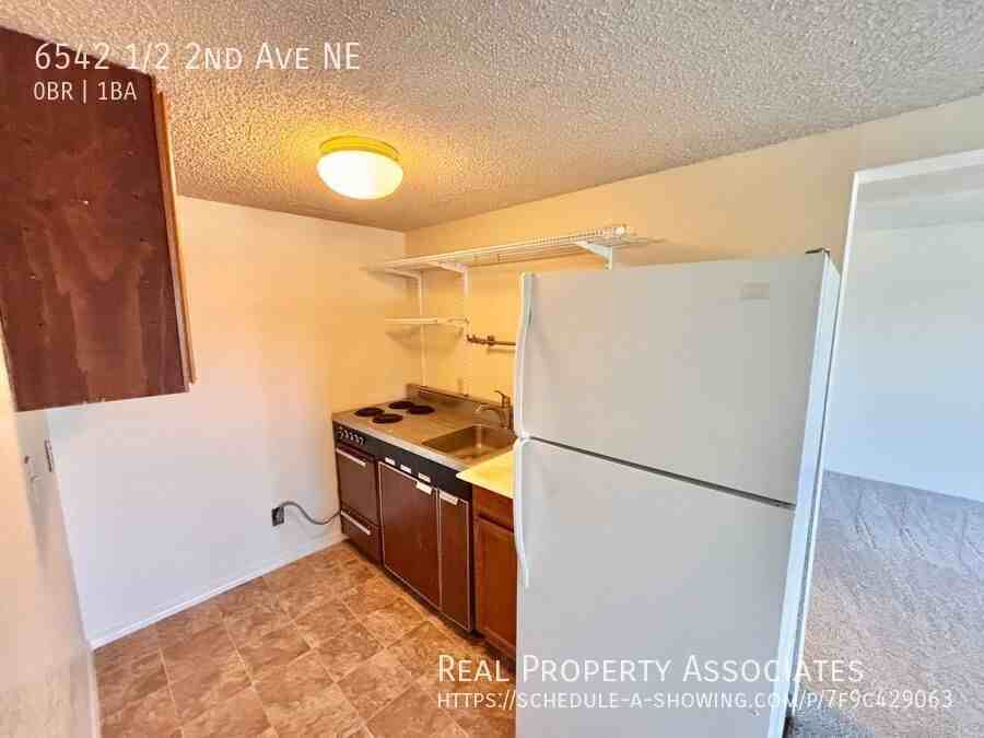 6542 1/2 2nd Ave Ne - Photo 5 of 9