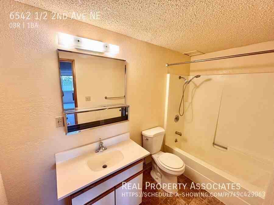 6542 1/2 2nd Ave Ne - Photo 7 of 9