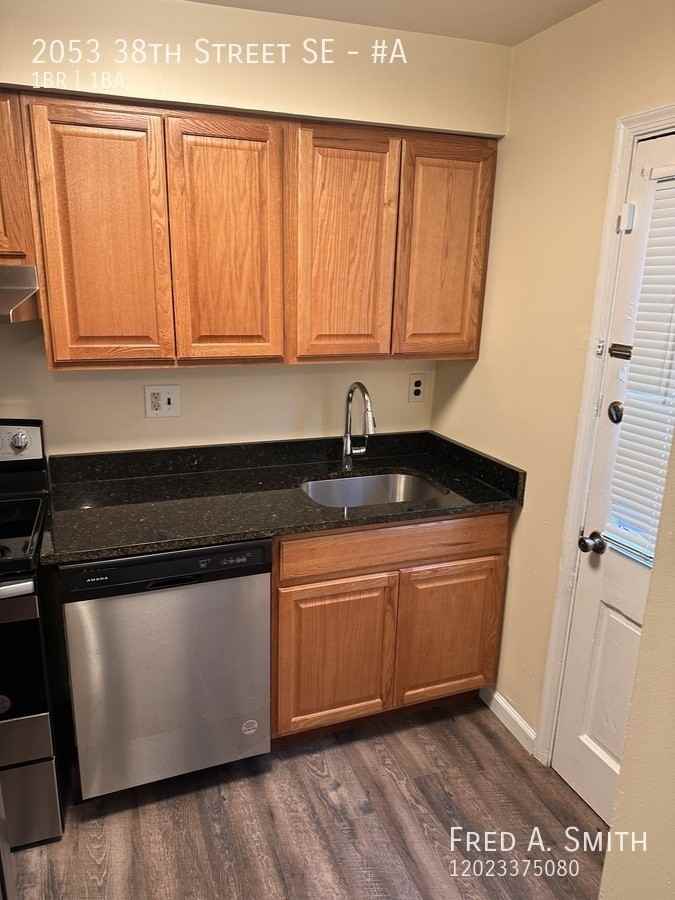 2053 38th St Se #A - Photo 5 of 11