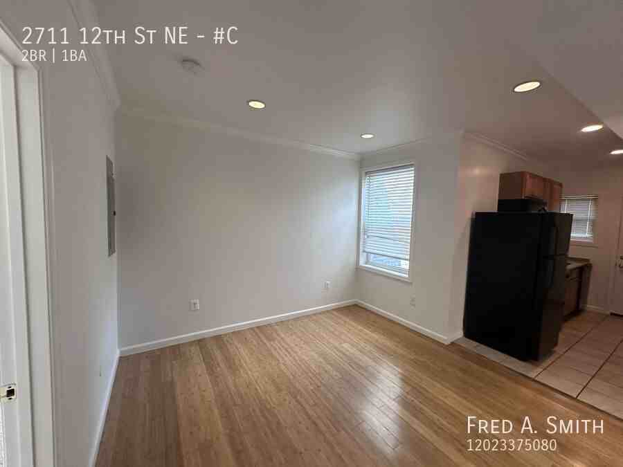 2711 12th St Ne #C - Photo 2 of 14