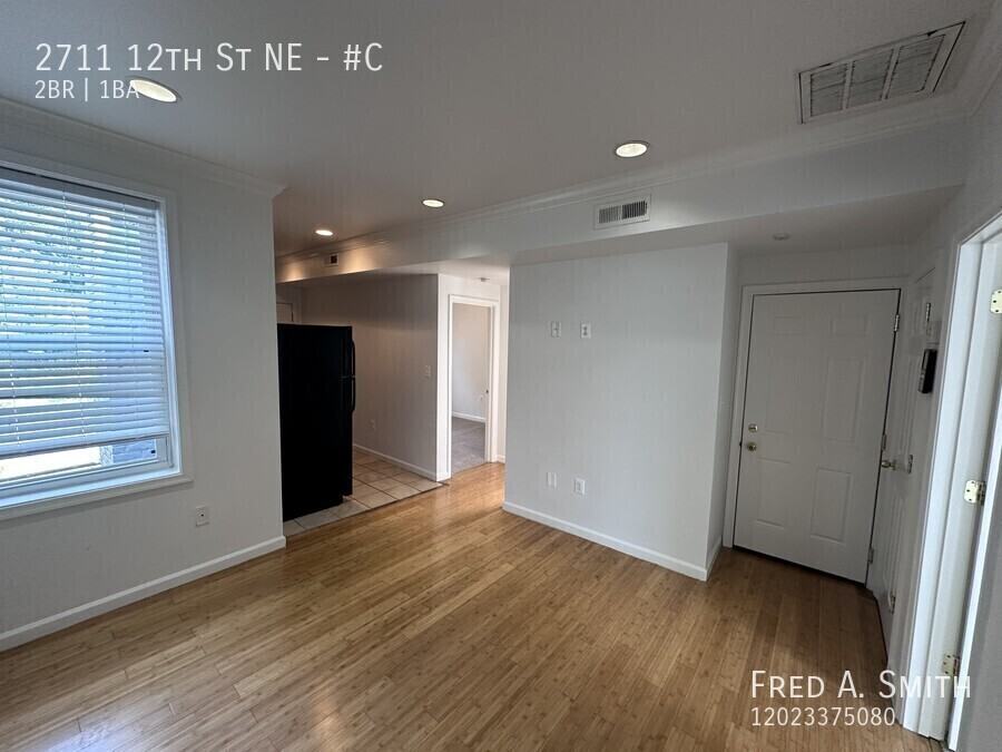 2711 12th St Ne #C - Photo 3 of 14