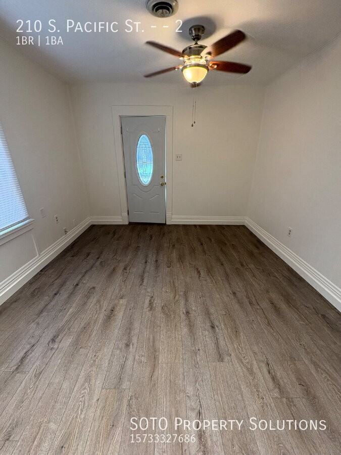 210 S Pacific St #2 - Photo 4 of 11