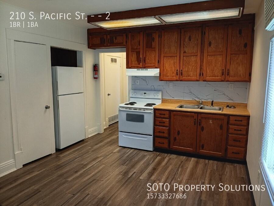 210 S Pacific St #2 - Photo 6 of 11