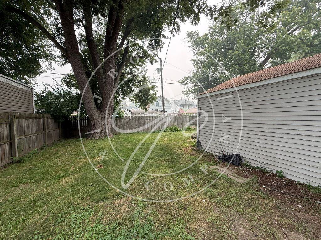 717 Ogden Ave - Photo 7 of 8