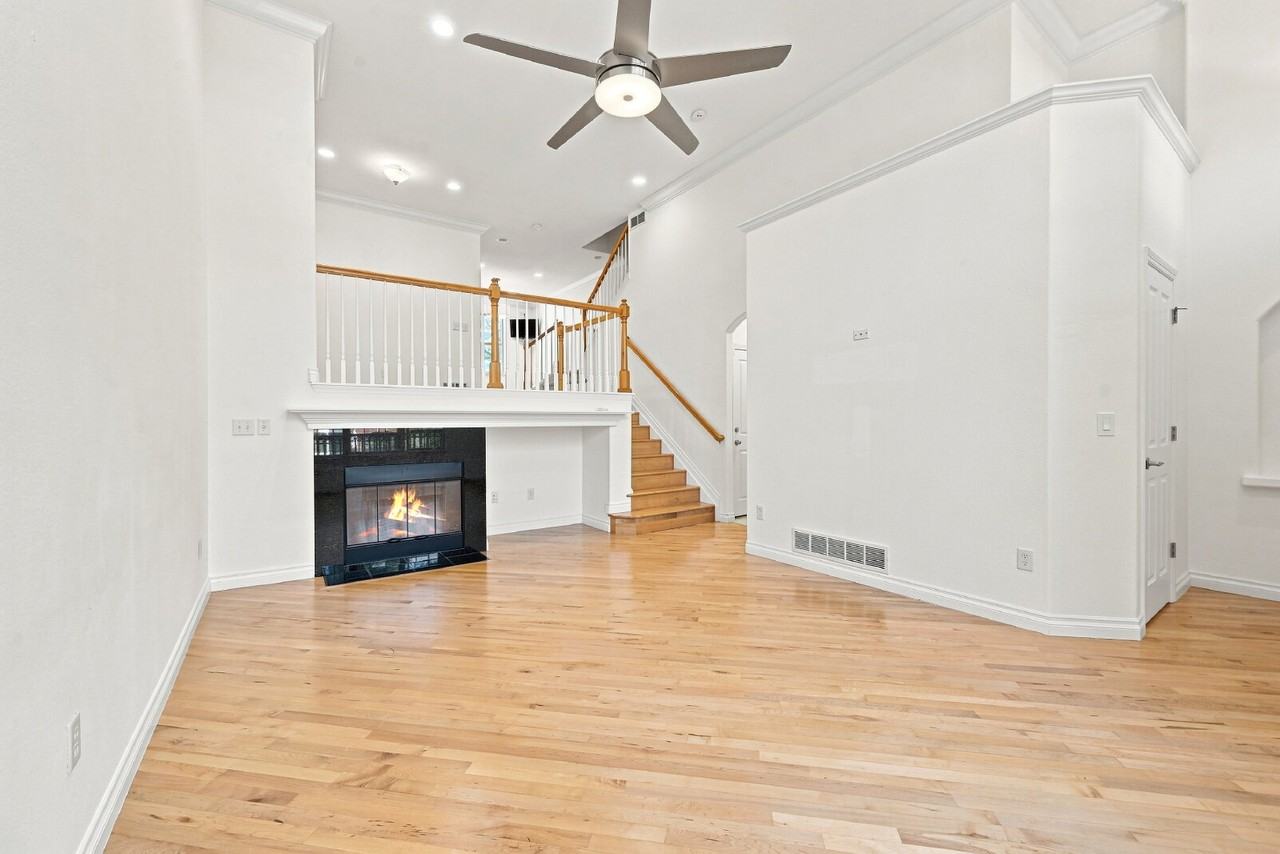 9217 Kornbrust Cir - Photo 4 of 37