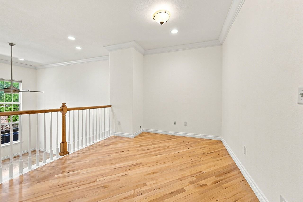 9217 Kornbrust Cir - Photo 7 of 37