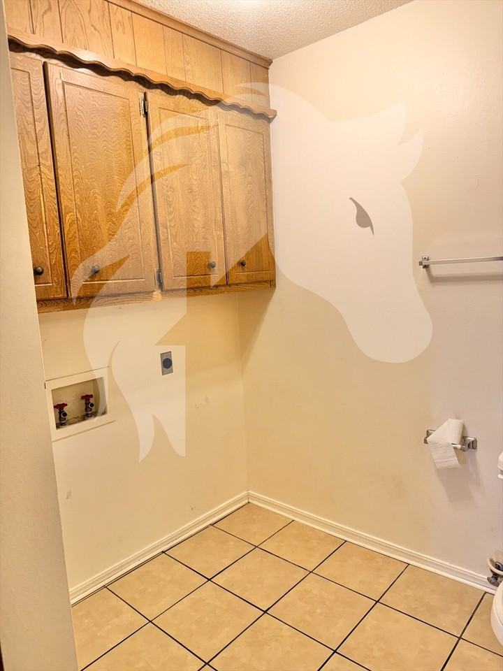 2426 Webster Ave - Photo 5 of 8