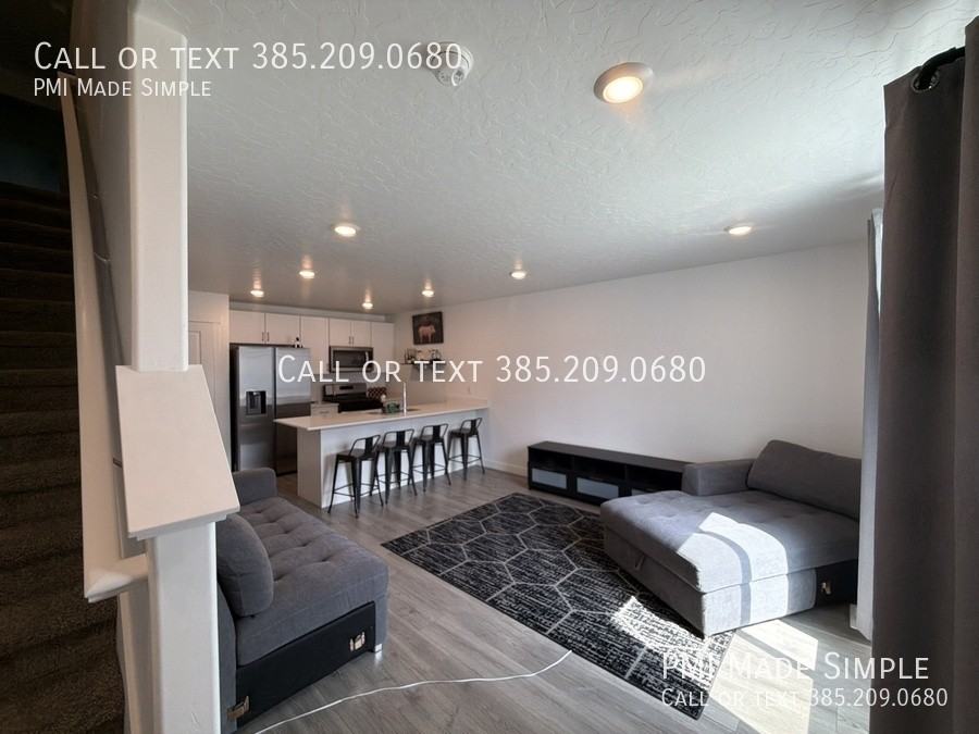 3901 S Buckland Dr - Photo 2 of 25
