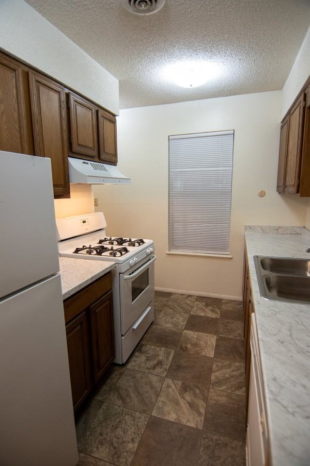 701 Beech St #B - Photo 2 of 18