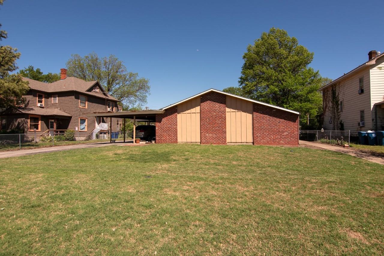 701 Beech St #B - Photo 6 of 18