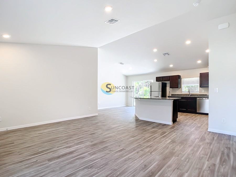 11501 N Landover Ter - Photo 3 of 29