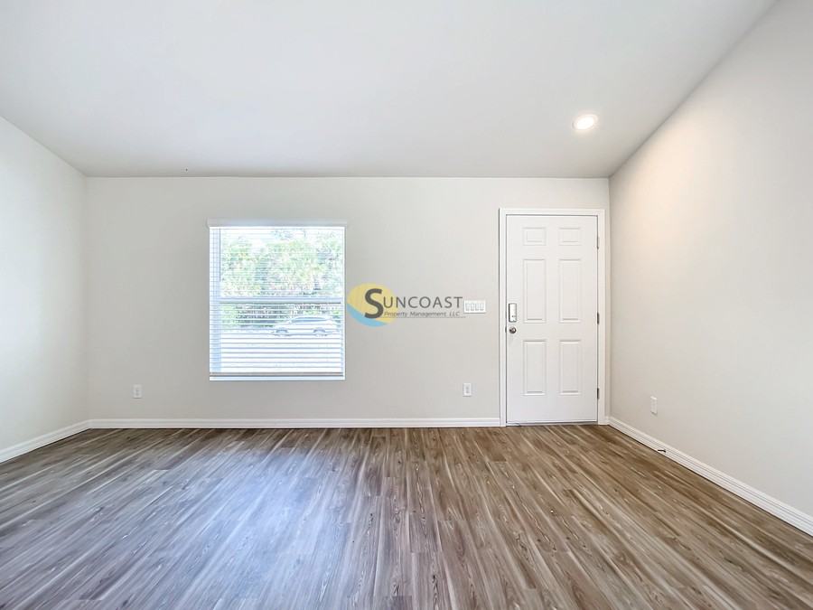 11501 N Landover Ter - Photo 4 of 29