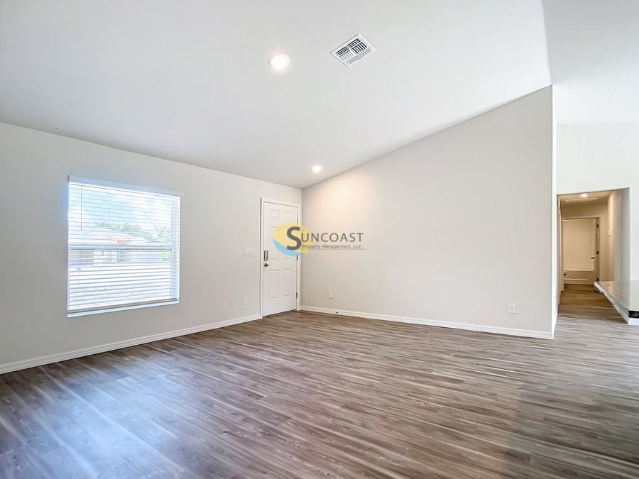 11501 N Landover Ter - Photo 5 of 29
