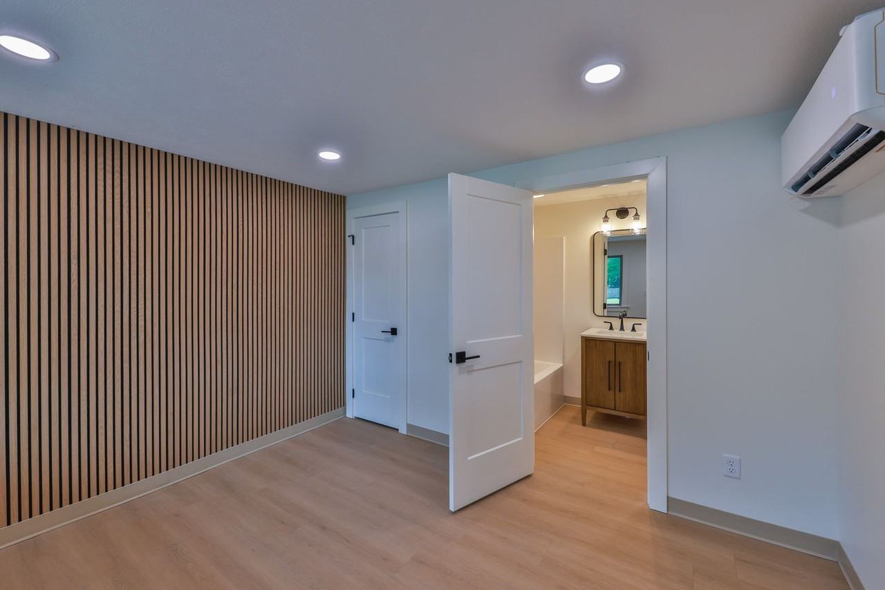 551 Elm St #14 - Photo 5 of 9