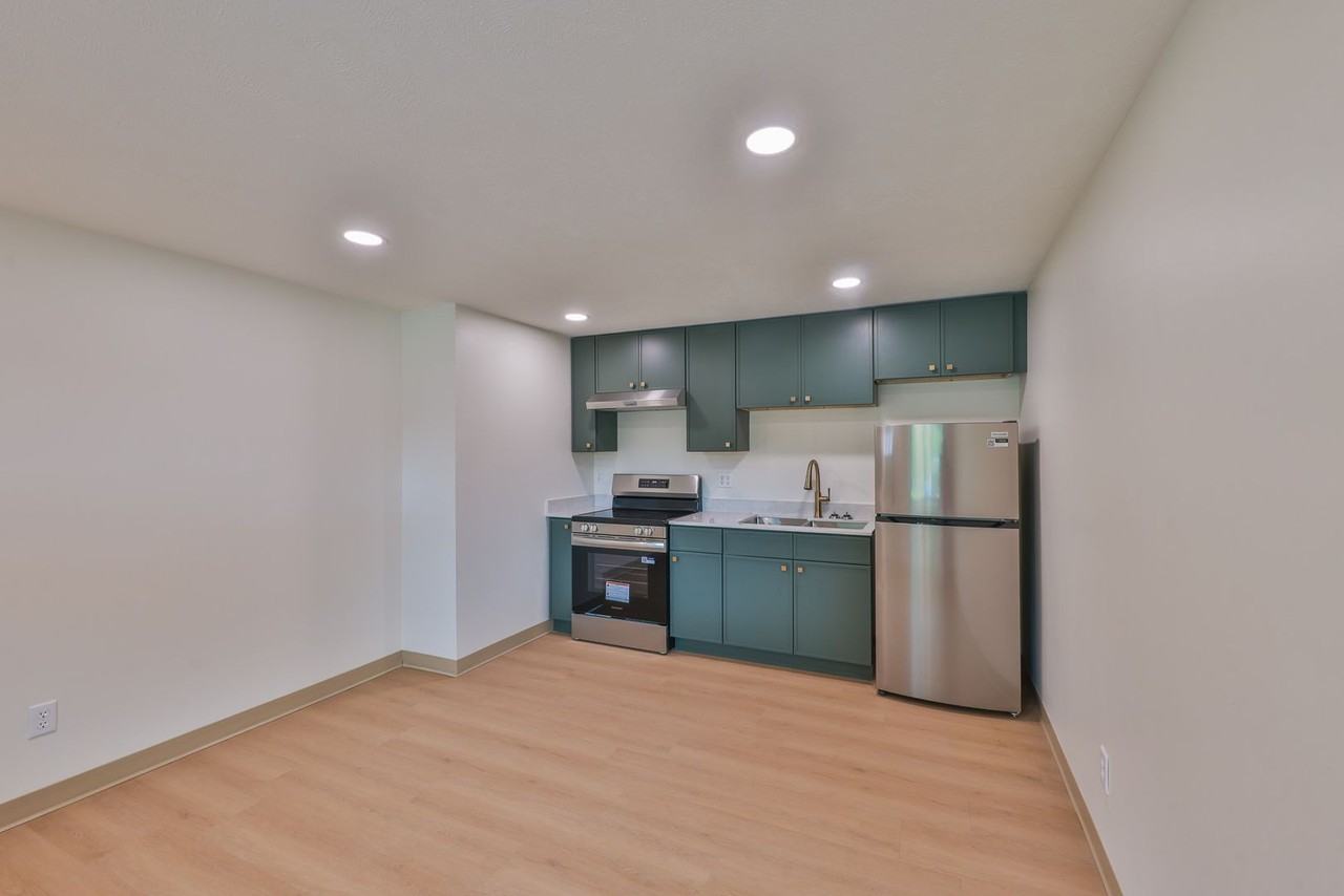551 Elm St #14 - Photo 6 of 9