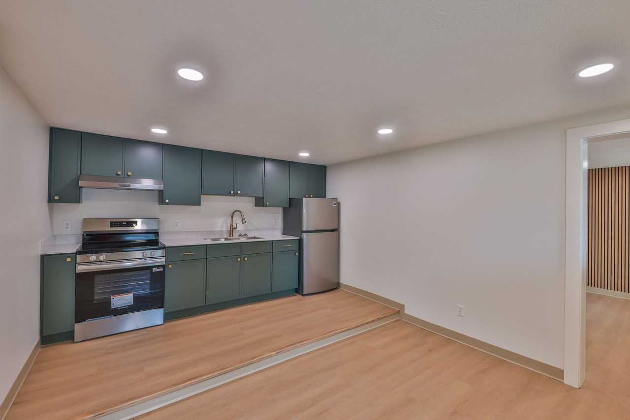 551 Elm St #11 - Photo 5 of 10