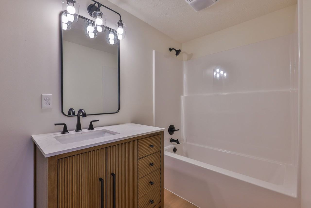 551 Elm St #11 - Photo 7 of 10