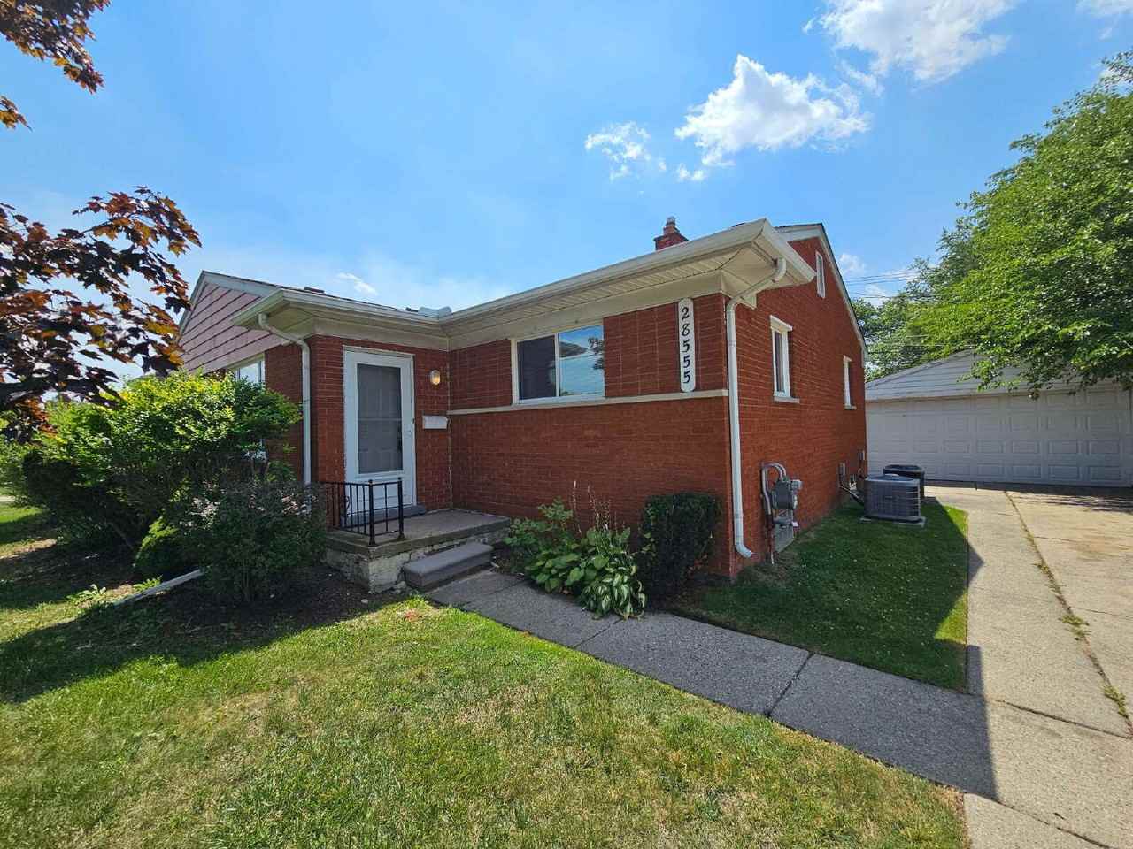 28555 Little Mack Ave - Photo 2 of 34