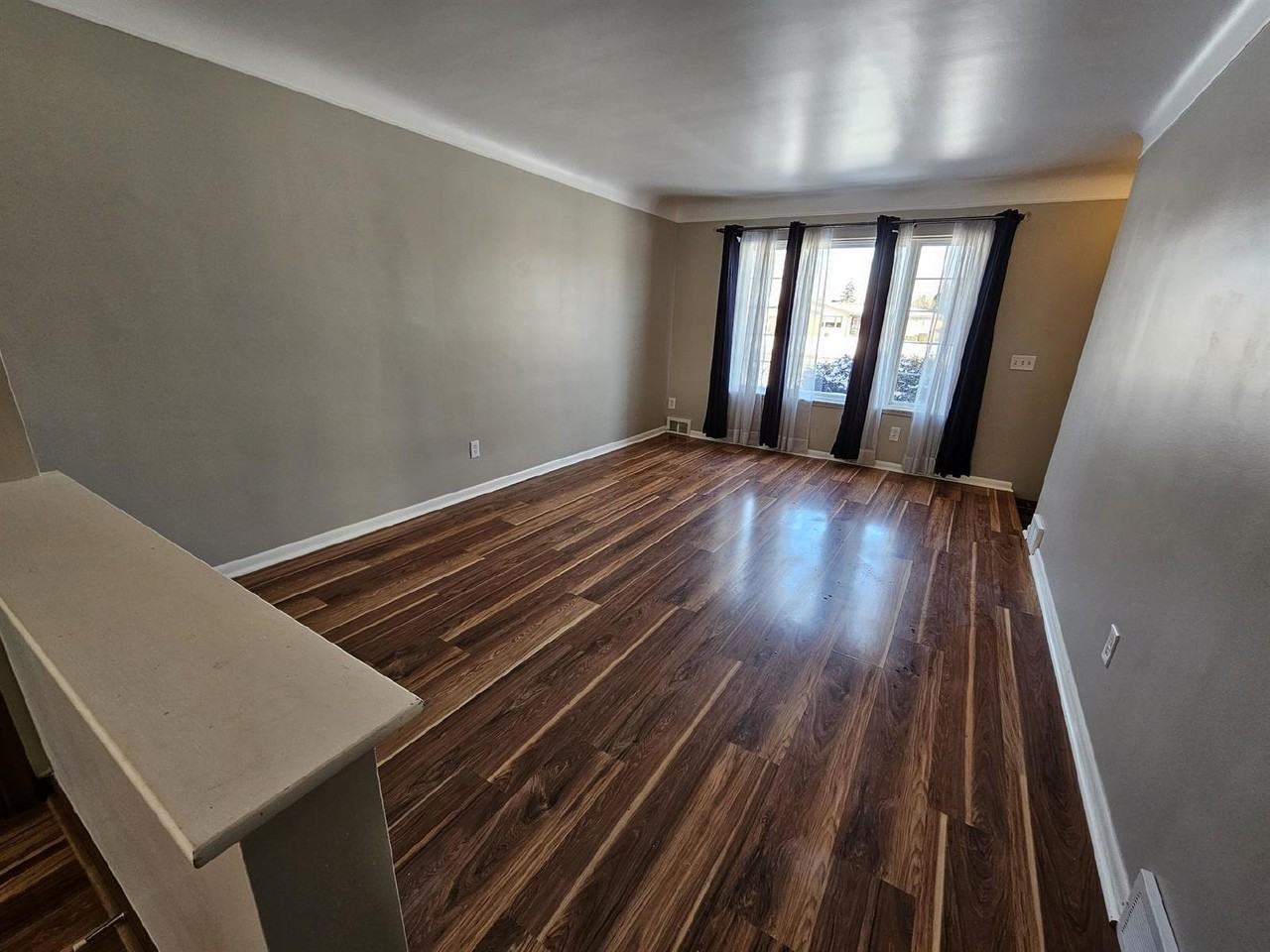 28555 Little Mack Ave - Photo 3 of 34