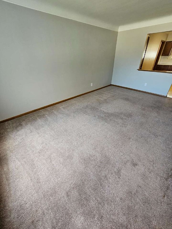 28555 Little Mack Ave - Photo 6 of 34