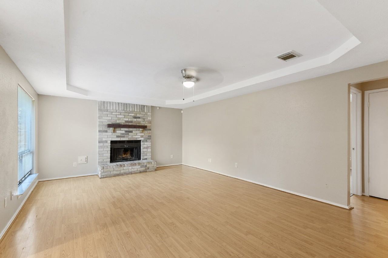 18067 Garden Manor Dr - Photo 2 of 13
