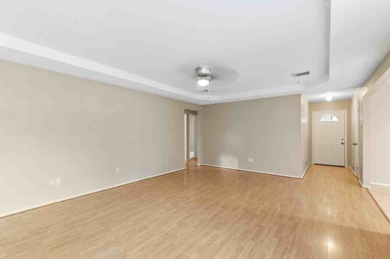18067 Garden Manor Dr - Photo 3 of 13