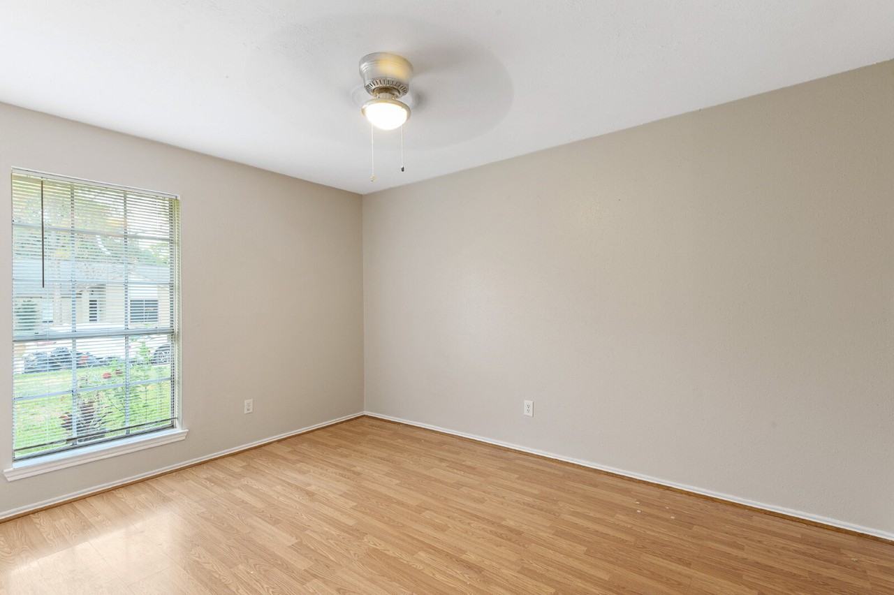 18067 Garden Manor Dr - Photo 4 of 13