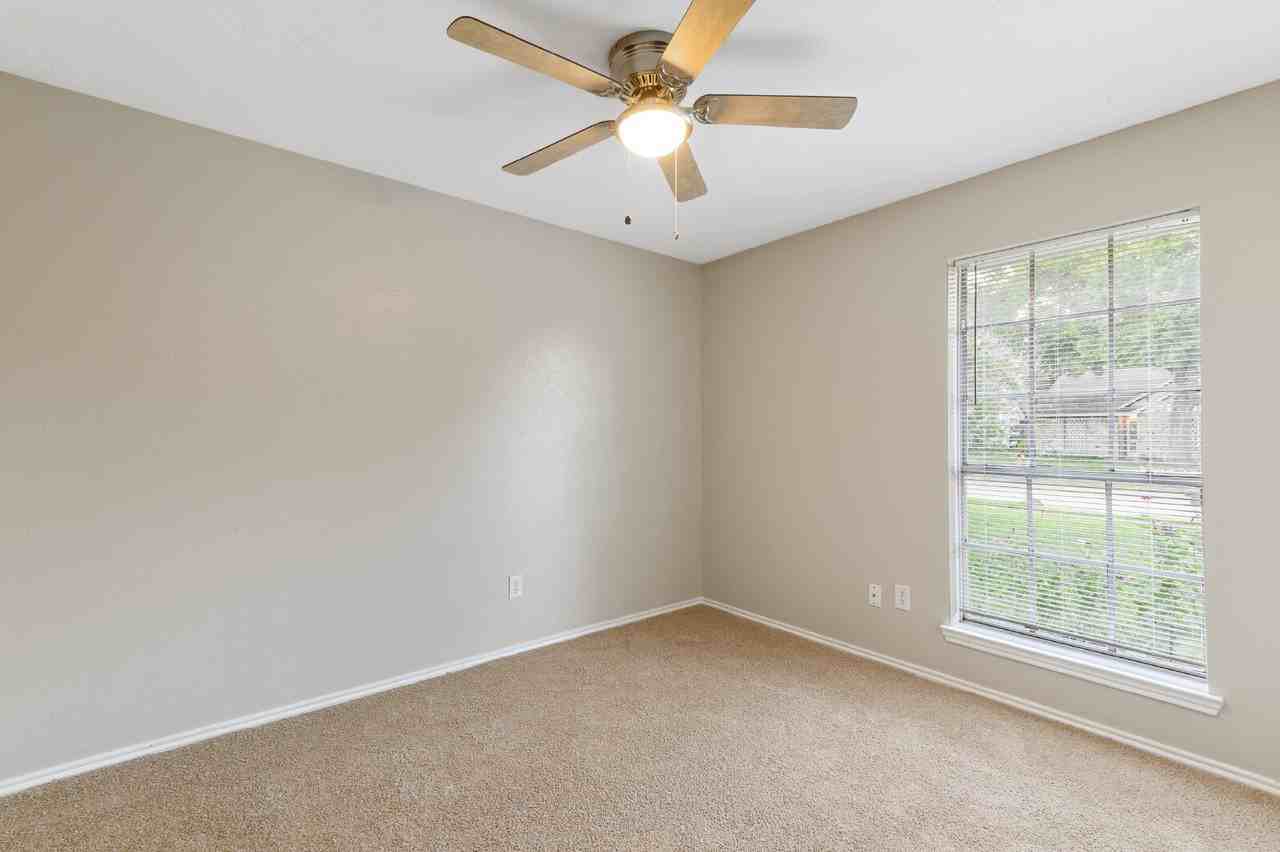 18067 Garden Manor Dr - Photo 5 of 13
