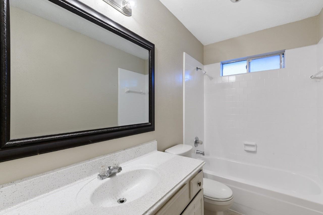 18067 Garden Manor Dr - Photo 6 of 13