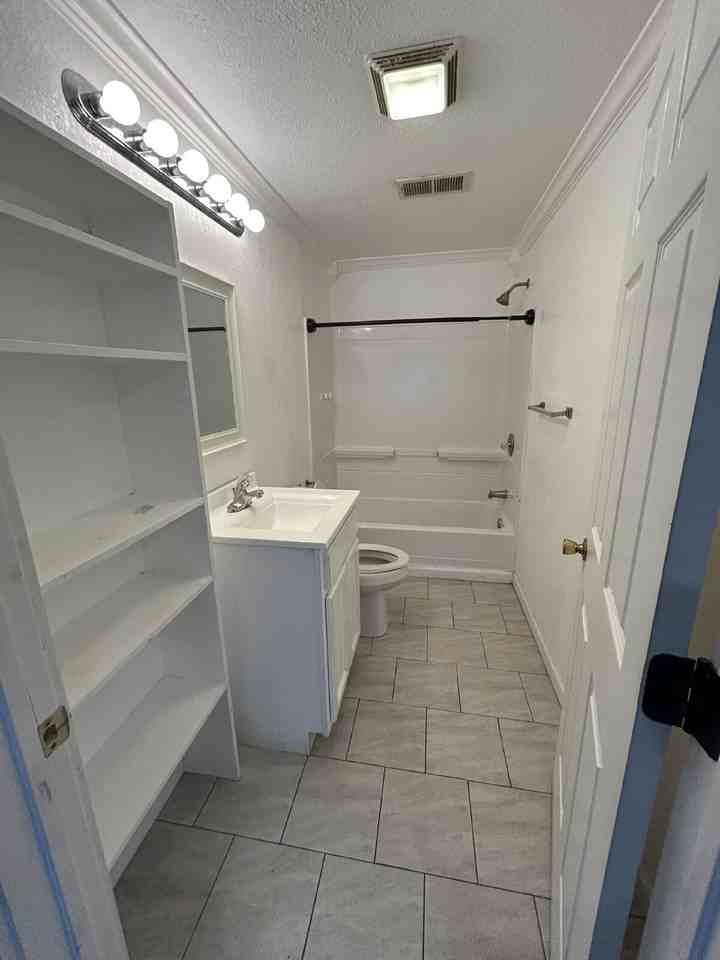 207 S 19th Ave - Photo 6 of 13