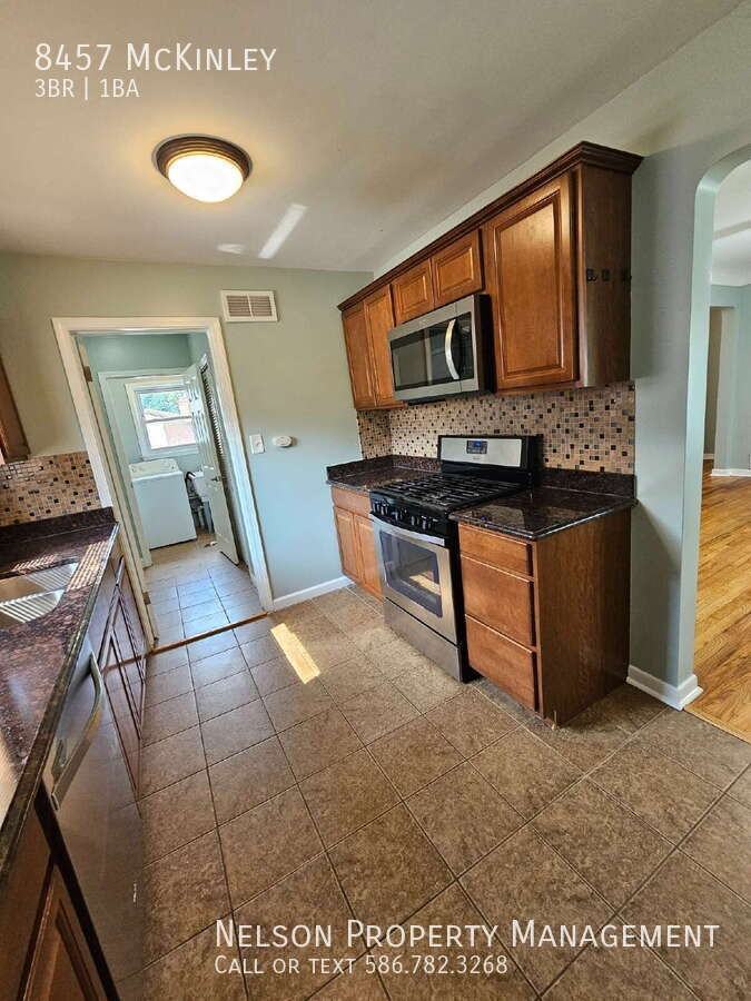 8457 Mckinley - Photo 7 of 17