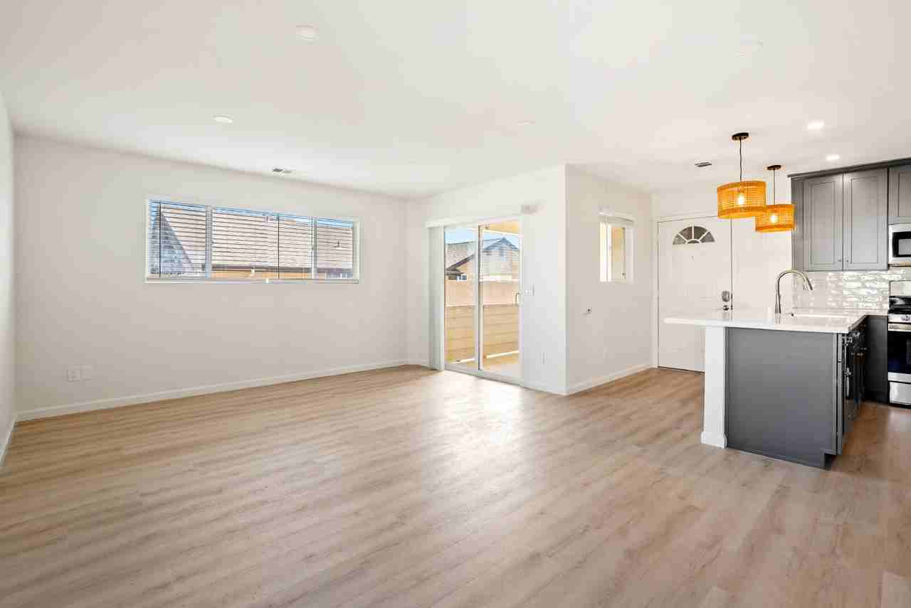 240 S 9th St Apt B - Photo 5 of 19