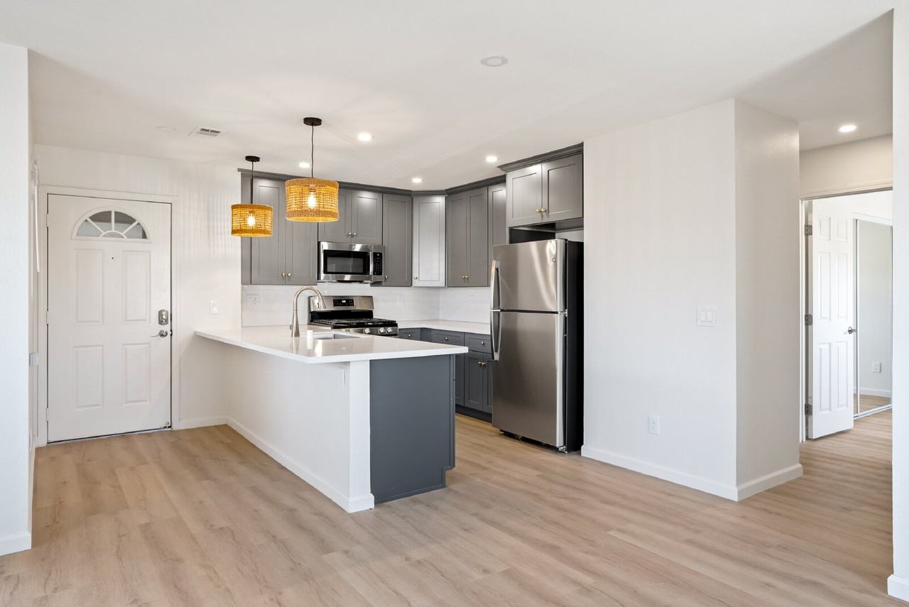 240 S 9th St Apt B - Photo 6 of 19