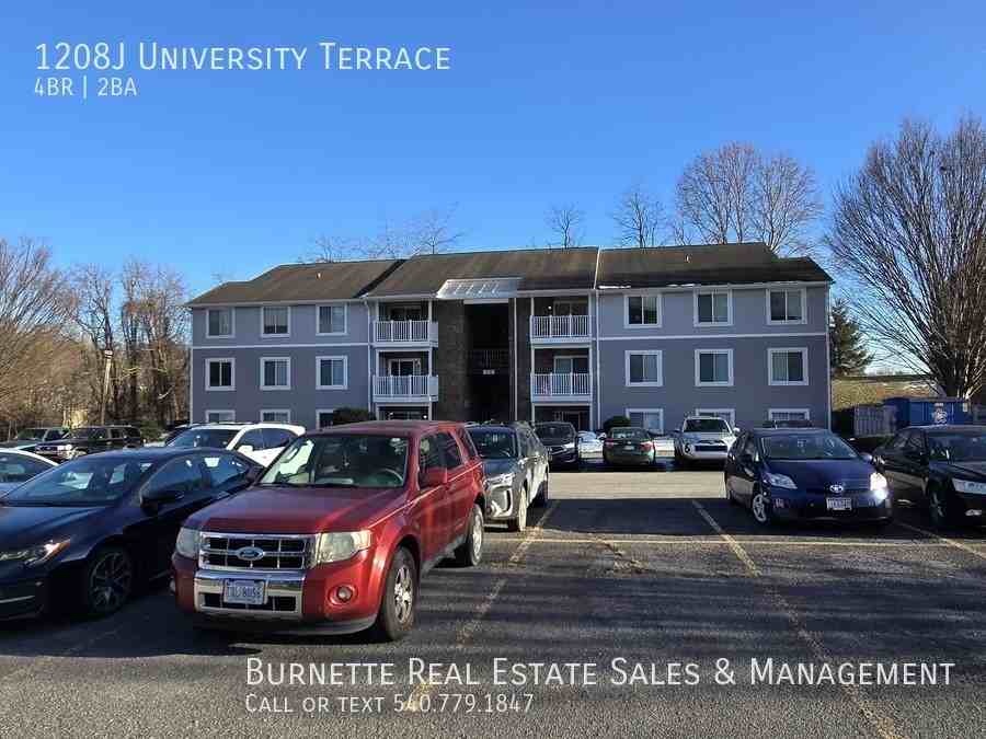1208 University Ter Apt J - Photo 2 of 18
